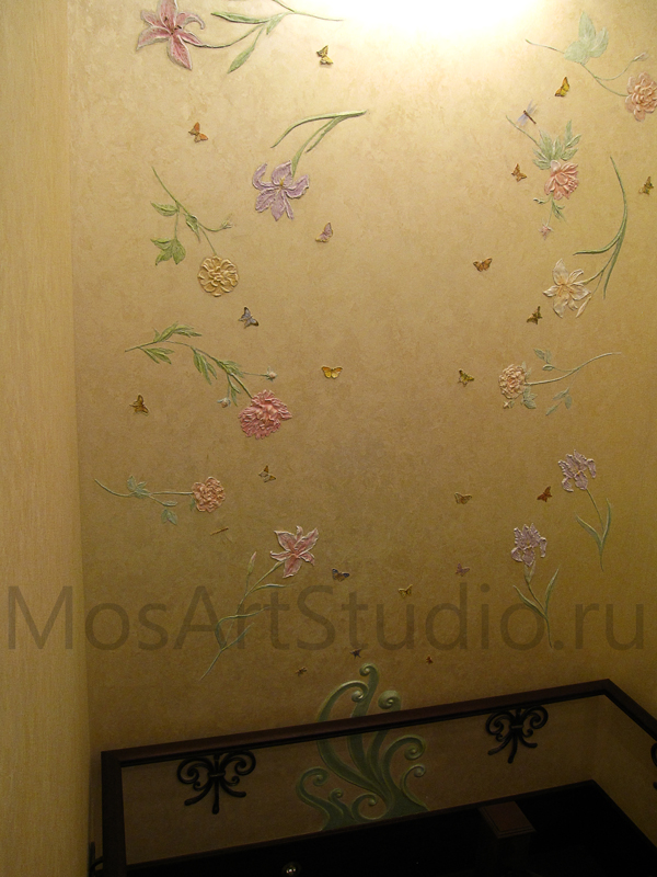 "Изящество и гармония» барельеф цветов на стене 18 м2, общий вид